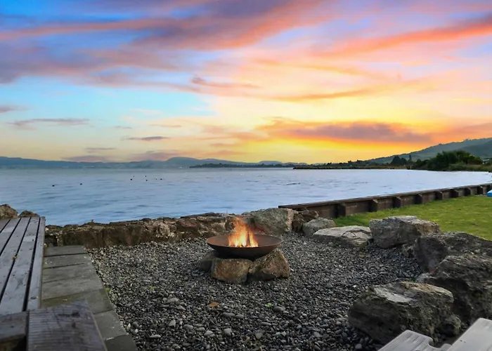Soul Haven - Lakefront With Kayaks & Stunning Views * 로토루아