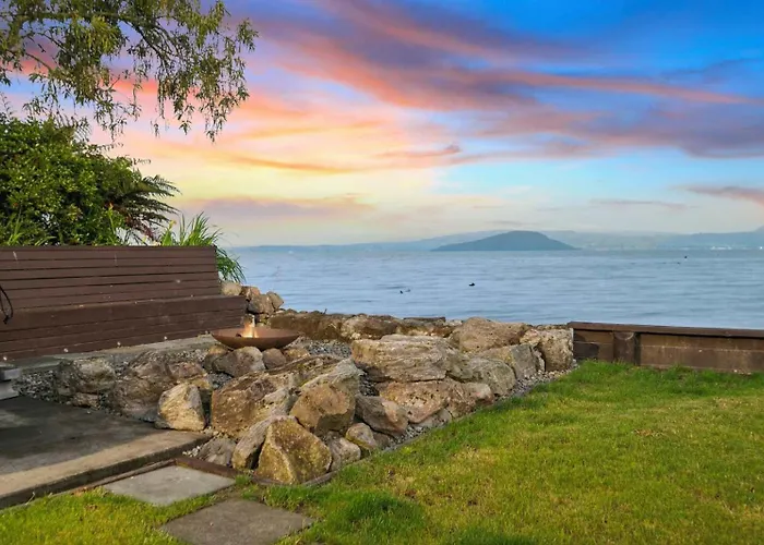 Soul Haven - Lakefront With Kayaks & Stunning Views 로토루아